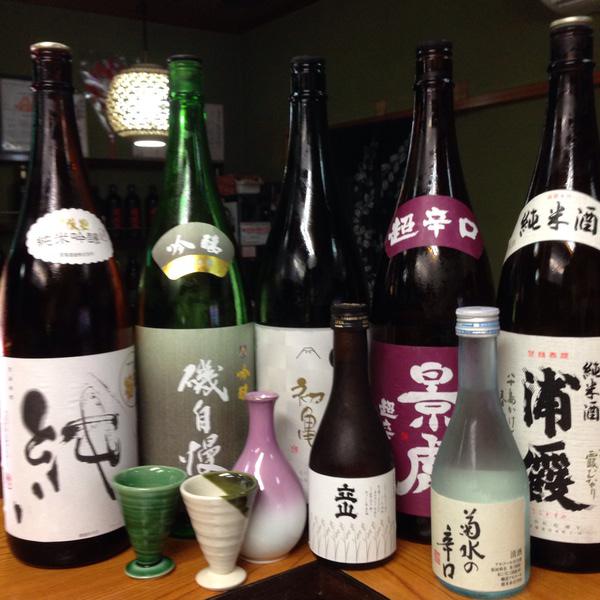 お料理に合う日本酒をご用意しております。磯自慢、初亀、〆張鶴、浦霞とその他生ビール、焼酎、ソフトドリンクがございます。