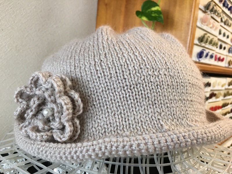 手編みで帽子